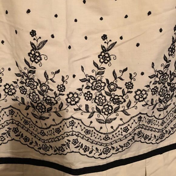 Oscar Embroidered Pleated Hem Skirt 16 - Picture 3 of 8